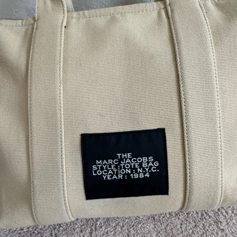 Marc Jacobs THE JACQUARD
LARGE TOTE BAG - Picture 5 of 10